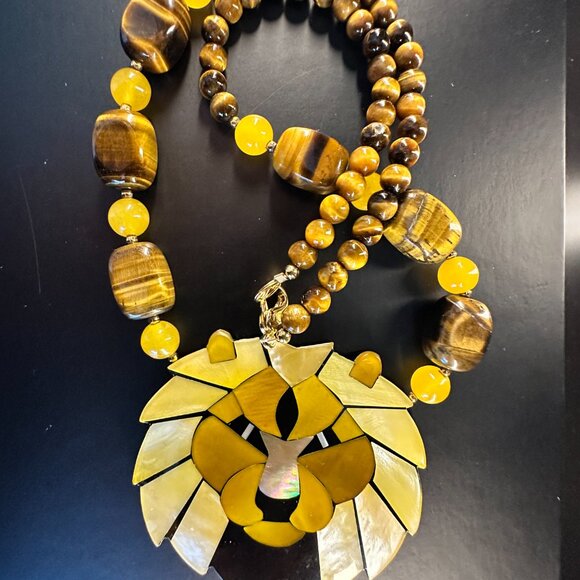 🦁 LS Designer Statement Necklace – 18” Tiger’s Eye & Shell Mosaic Lion Pendant - Picture 2 of 3